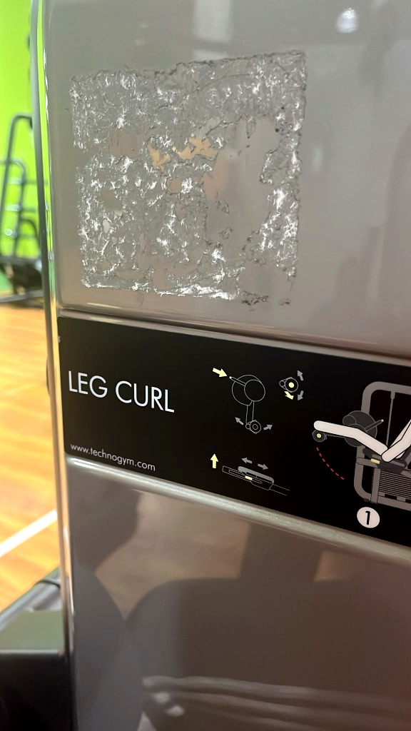 Leg curl Technogym in palestra Arturo